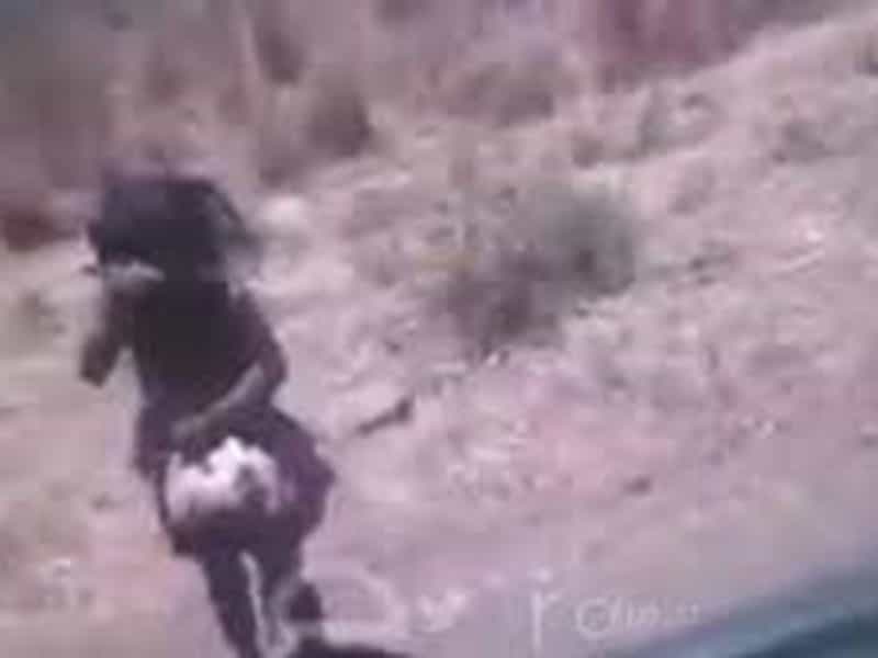 Abandonan a niña en carretera en tiempos de covid Abandonan a niña en carretera en tiempos de covid