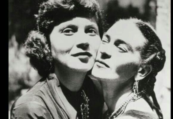 La bisexualidad de Frida Kahlo y sus parejas l&eacute;sbicas