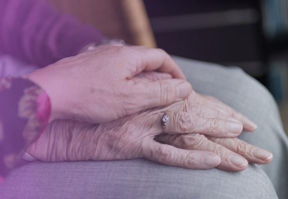 Cuidar a las cuidadoras: el desgaste invisible de quienes ponen el cuerpo