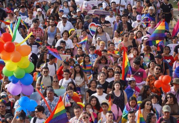 ¿Vas a la marcha del orgullo LGBTQ? Checa los servicios gratuitos que habrá
