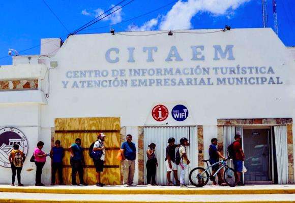 ¿Dónde están los refugios temporales para protegerse del huracán Beryl?