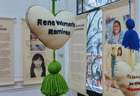 "Tejer Memoria", una exposición que rinde homenaje a las personas buscadoras
