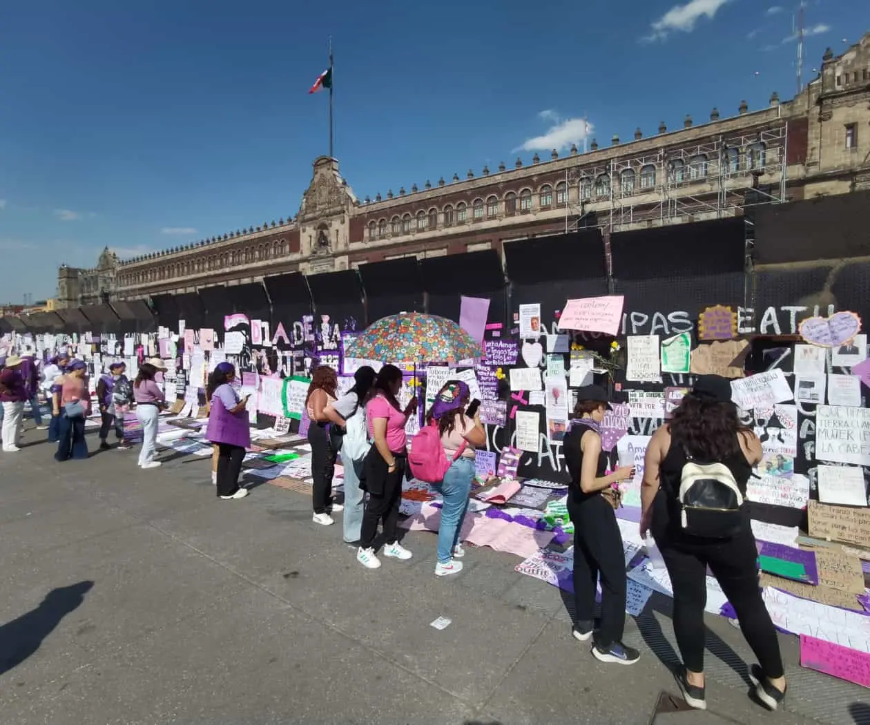 “No llegamos todas”: miles exigen justicia en el primer 8M con Sheinbaum “No llegamos todas”: miles exigen justicia en el primer 8M con Sheinbaum