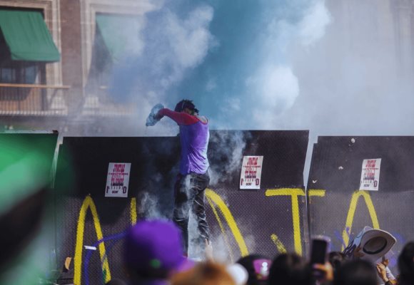 Denuncian represión en las marchas del 8M en al menos 11 estados