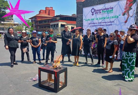 Feministas exigen desafuero de Cuauhtémoc Blanco en protesta en Morelos