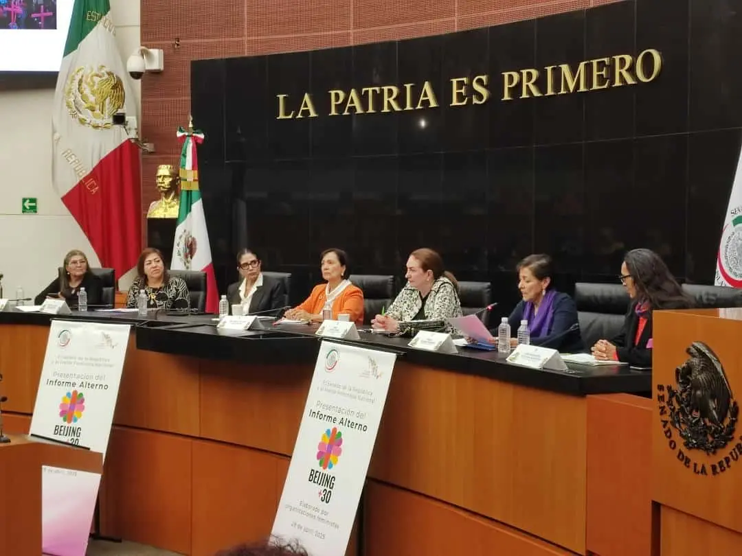 En la foto Lourdes García Magda, Erika Salgado, Yeidckol Polevnsky, Amalia García Medina, Virginia Magaña, Nahela Becerril y Teresa Urbina.