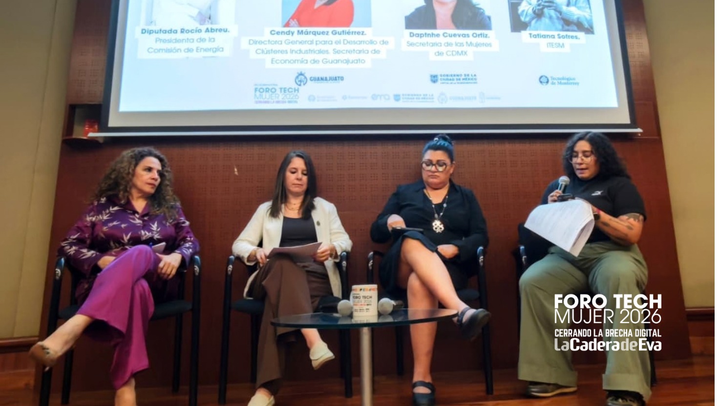 "Reducir tiempo en cuidar para cerrar la brecha digital", Daptnhe Cuevas